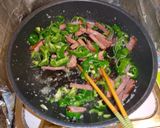 チャーシューピーマンのガリバタ焼きうどん作り方2写真