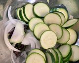 簡単豚こまズッキーニのトマト味炒め作り方1写真