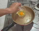 白身カリカリ！黄身とろ〜り半熟目玉焼き♪作り方3写真