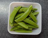 スナップエンドウのニンニクいしる炒め作り方1写真