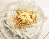 簡単♪ 玉ねぎと若布のおかかマヨ醤油和え作り方4写真