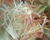 ネギとハムの！ピリ辛ラー油和え作り方1写真