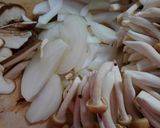 シソ入り鶏つくね♡簡単きのこの和風ソース作り方4写真