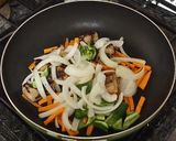 鶏肉と野菜の醤油麹炒め作り方4写真