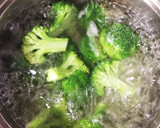 簡単！ブロッコリーとちくわの胡麻マヨ和え作り方1写真