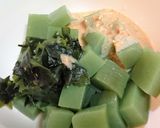 刺身こんにゃくとワカメの味噌マヨ胡麻ダレ作り方3写真