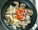 簡単節約☆豚こま肉のトマト塩だれ炒め。作り方7写真