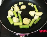 鶏むね肉とアスパラのトマトクリーム煮作り方1写真
