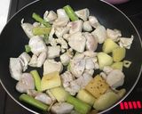 鶏むね肉とアスパラのトマトクリーム煮作り方3写真