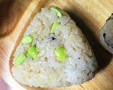 白だしで美味♡枝豆と塩こんぶのおにぎり作り方3写真