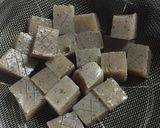 鶏モモ肉とコンニャクの味噌煮作り方2写真