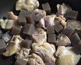 鶏モモ肉とコンニャクの味噌煮作り方3写真