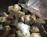鶏モモ肉とコンニャクの味噌煮作り方4写真