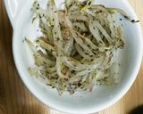 お手軽一品♪和風ゆかりもやしナムル作り方2写真