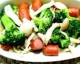 【簡単】シメジとウインナーのガリバタ焼き作り方3写真