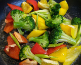 色々きのこと彩り野菜のバター醤油炒め☆作り方6写真