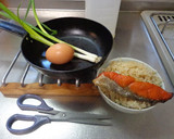 最速の包丁を使わない焼き塩鮭の炒飯作り方1写真