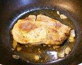 厚切り豚ロースにんにくソテー。作り方3写真