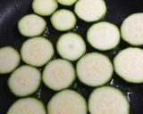 超簡単!ズッキーニの粉チーズ焼き。作り方1写真