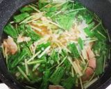 もち麦(大麦)と水菜とベーコンのスープ作り方3写真