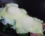 家呑みにチーズと三つ葉でベーコンエッグ作り方4写真
