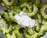 スパイシー！ゴーヤのおかかカレー炒め作り方1写真