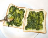 ジェノベーゼソースと胡桃のトースト朝食に作り方6写真