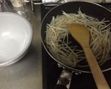 ワンポッドで簡単に☆ピリ辛もやしラーメン作り方2写真