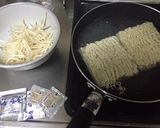 ワンポッドで簡単に☆ピリ辛もやしラーメン作り方3写真