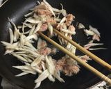 糸こんにゃく・ごぼう・シーチキンの炒め物作り方2写真