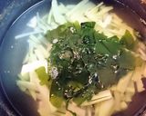 節約【ブロッコリーの茎とワカメの味噌汁】作り方8写真