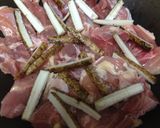 簡単＊鶏肉とゴボウの甘酢炒め煮作り方1写真