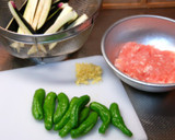 簡単！鶏ひき肉と夏野菜のキムチ炒め作り方1写真