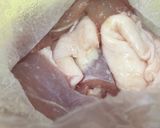 チーズと大蒜入♡鶏もも肉のパン粉焼き♡作り方1写真