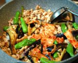 簡単！鶏ひき肉と夏野菜のキムチ炒め作り方5写真