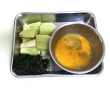 茄子と卵のわかめスープ作り方1写真