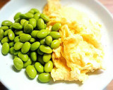 枝豆たっぷり♪ふわふわ卵の人参しりしり作り方3写真