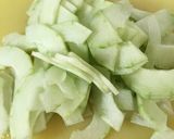 超簡単！鶏ガラスープの素でうりの浅漬け♡作り方1写真