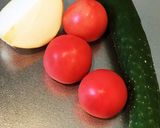 夏野菜！彩り豊富なトマきゅうサラダ作り方1写真
