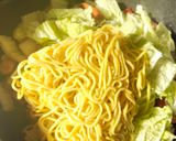 白菜とソーセージの醤油焼きそば作り方4写真