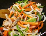 豚バラ肉と細長カット野菜の炒め。作り方2写真