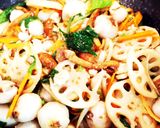 里芋と彩野菜の煮物作り方4写真