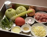 丸ズッキーニのチーズ＆肉詰めトマトスープ作り方1写真