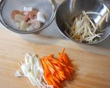 ネギ塩レモンだれで、海鮮塩焼きそば作り方2写真