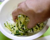 簡単！ズッキーニのみょうがオリーブ和え作り方1写真