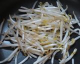 もやし入りヘルシーギョーザうどん作り方1写真