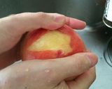 スプーンを使う桃のむき方作り方3写真