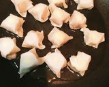 ワンタンの皮で簡単☆ちくわチーズ包み☆作り方3写真