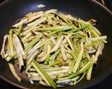 簡単！茄子とニラ(茎)の豚胡麻マヨ炒め作り方3写真