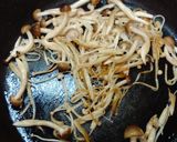 青パパイヤときのこのドレッシング炒め作り方1写真